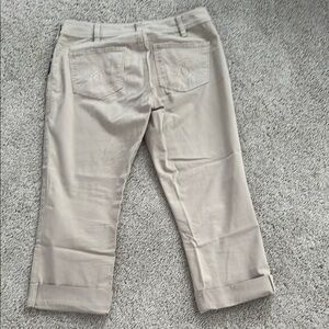 NWOT - Silver Suki Capri Women's Beige Jeans